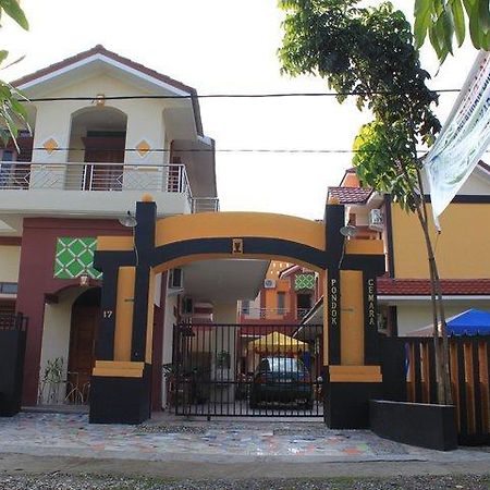 Pondok Cemara Hotel Medan Buitenkant foto