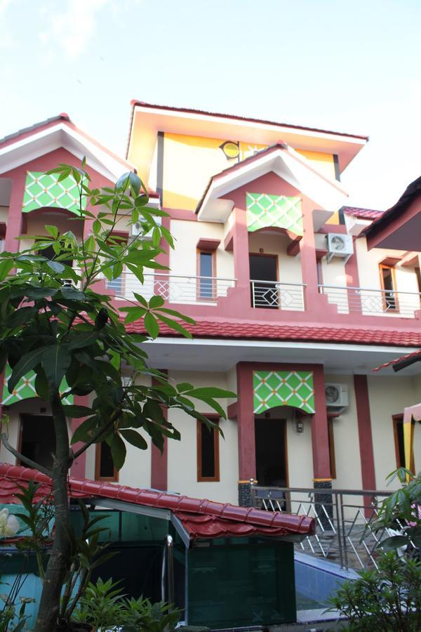 Pondok Cemara Hotel Medan Buitenkant foto