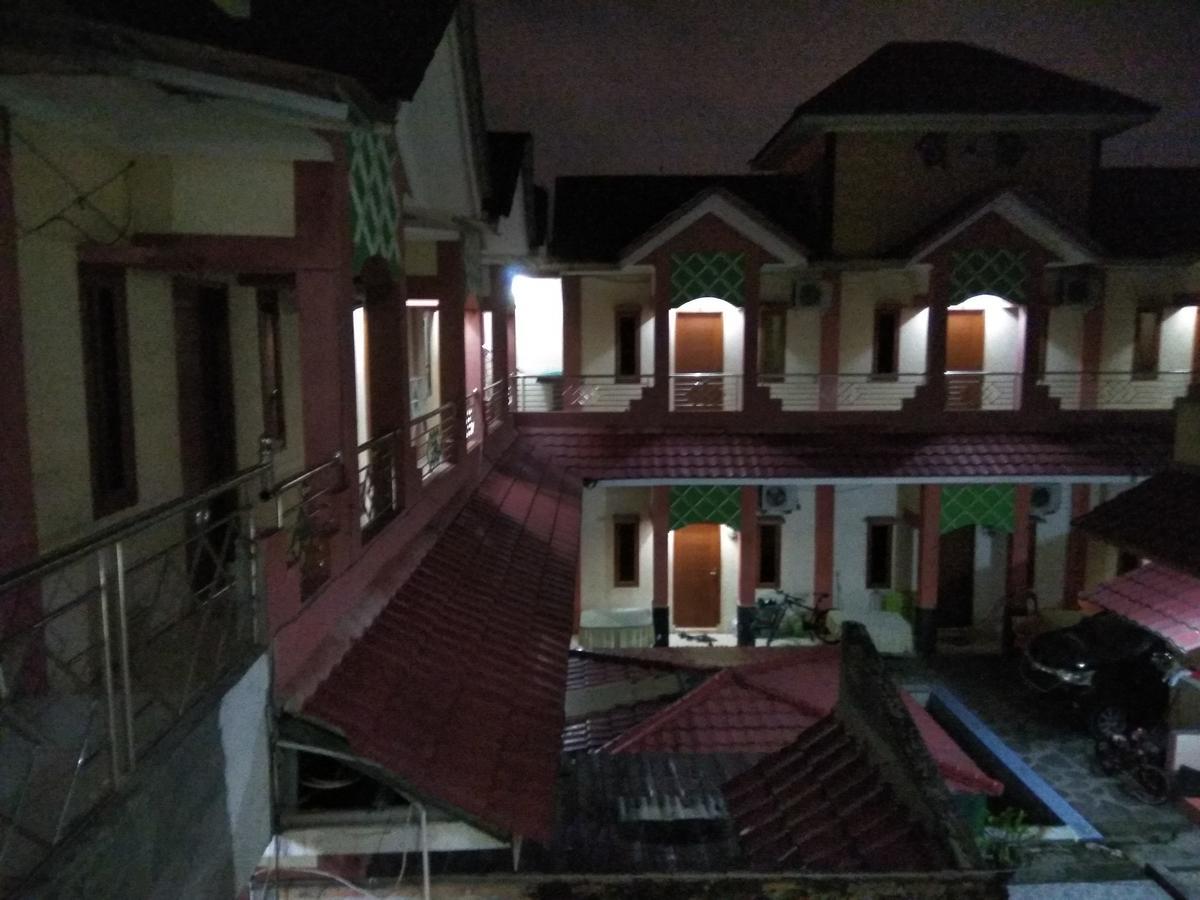 Pondok Cemara Hotel Medan Buitenkant foto