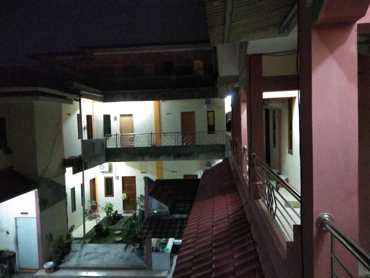 Pondok Cemara Hotel Medan Buitenkant foto